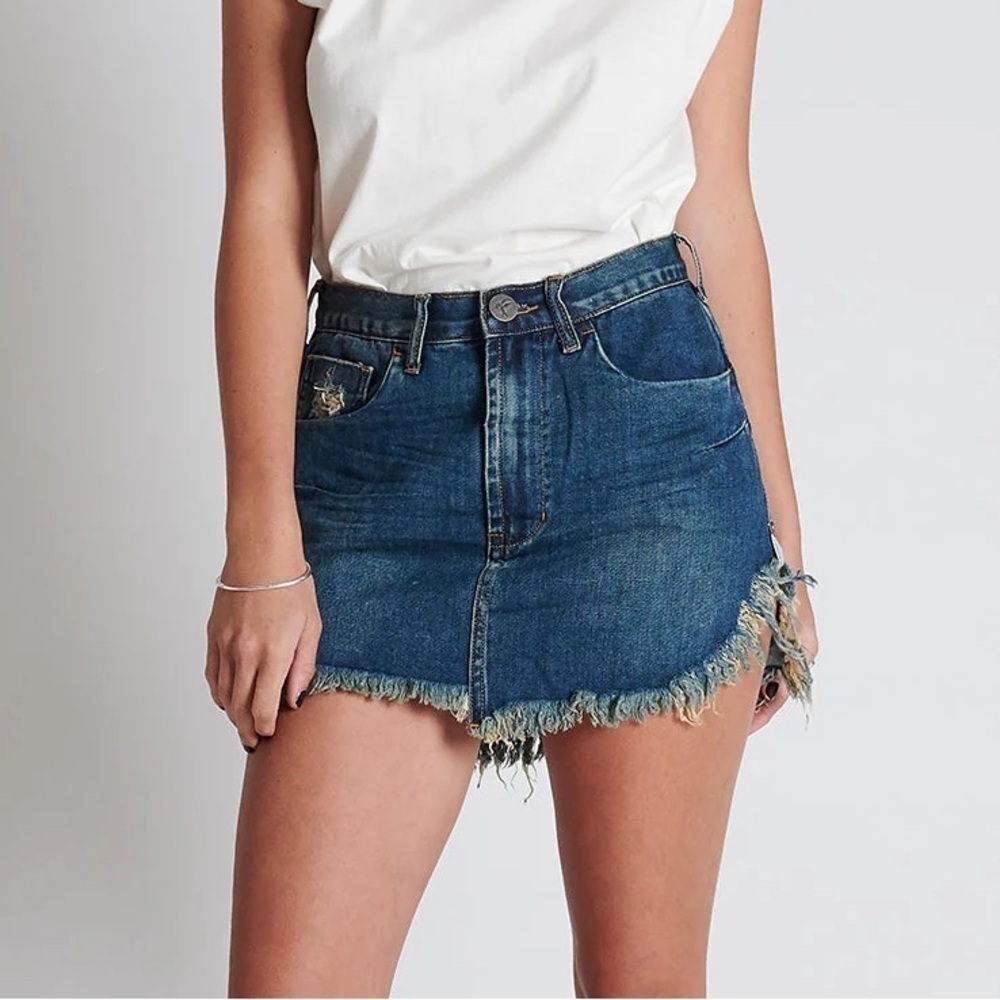 ONETEASPOON Vangaurd Mid Rise Relaxed Denim Mini Skirt in Dirty Indigo Sz 25